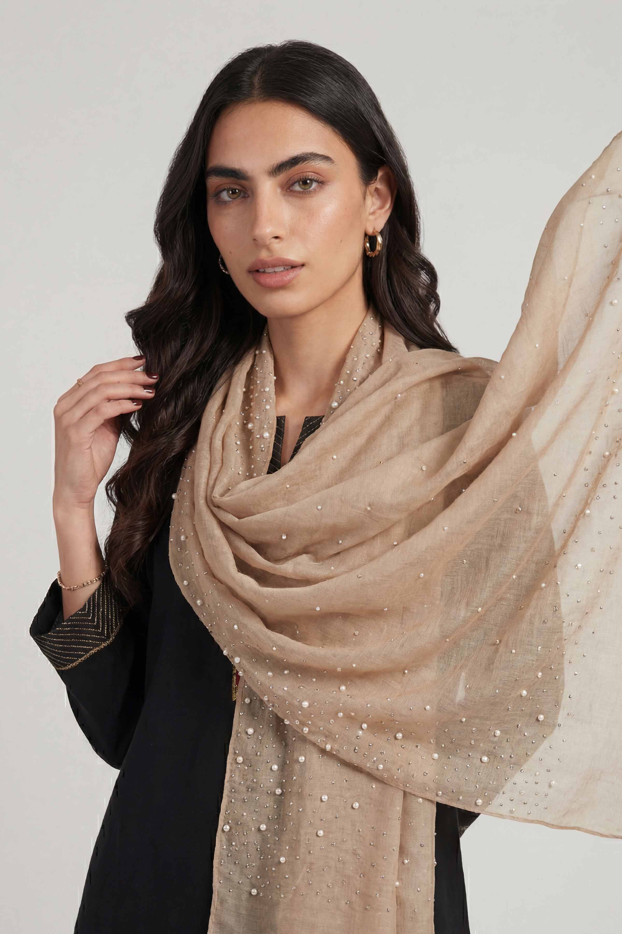 Camel Women Scarf-447932129
