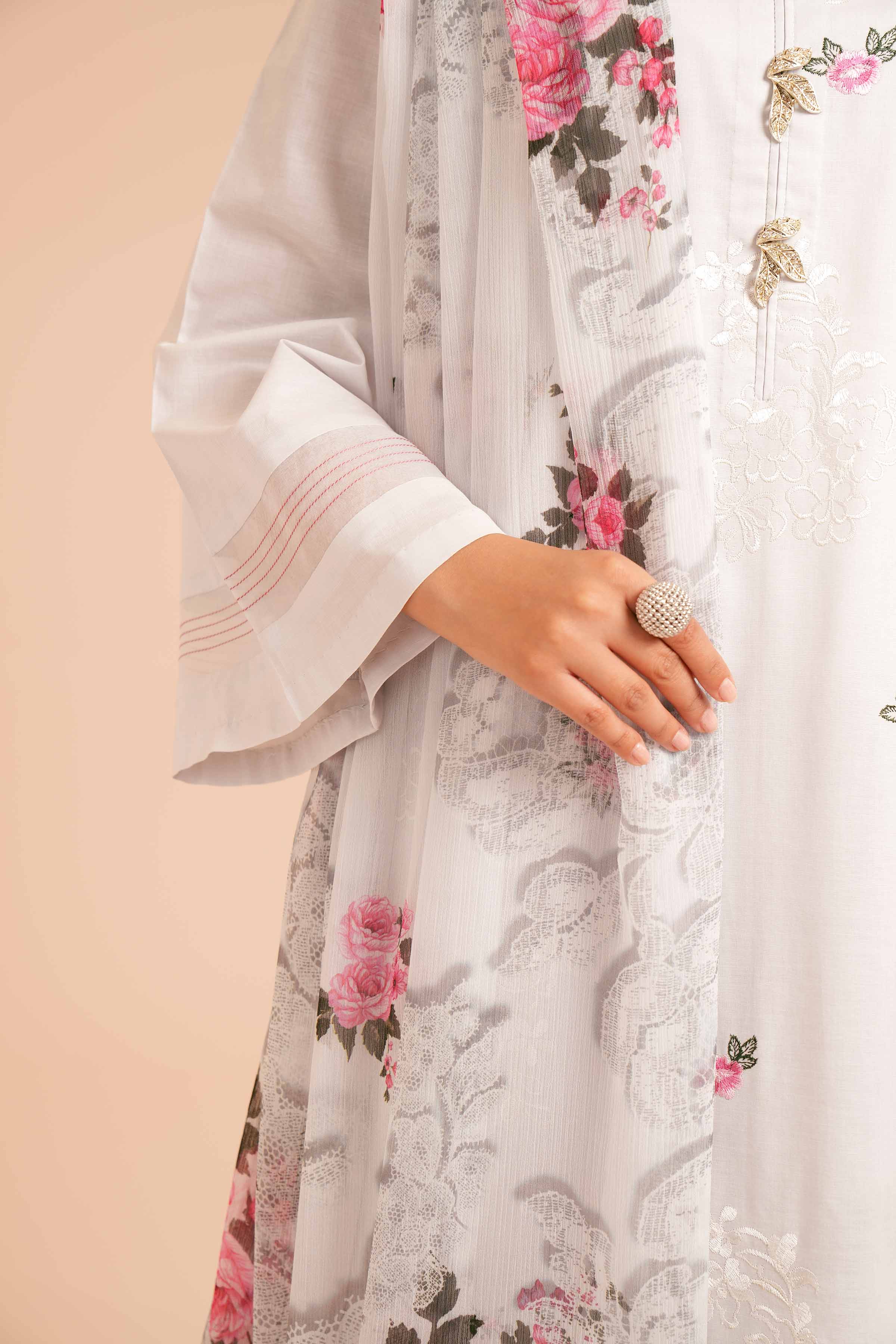 3 Piece - Embroidered Suit - 42401688