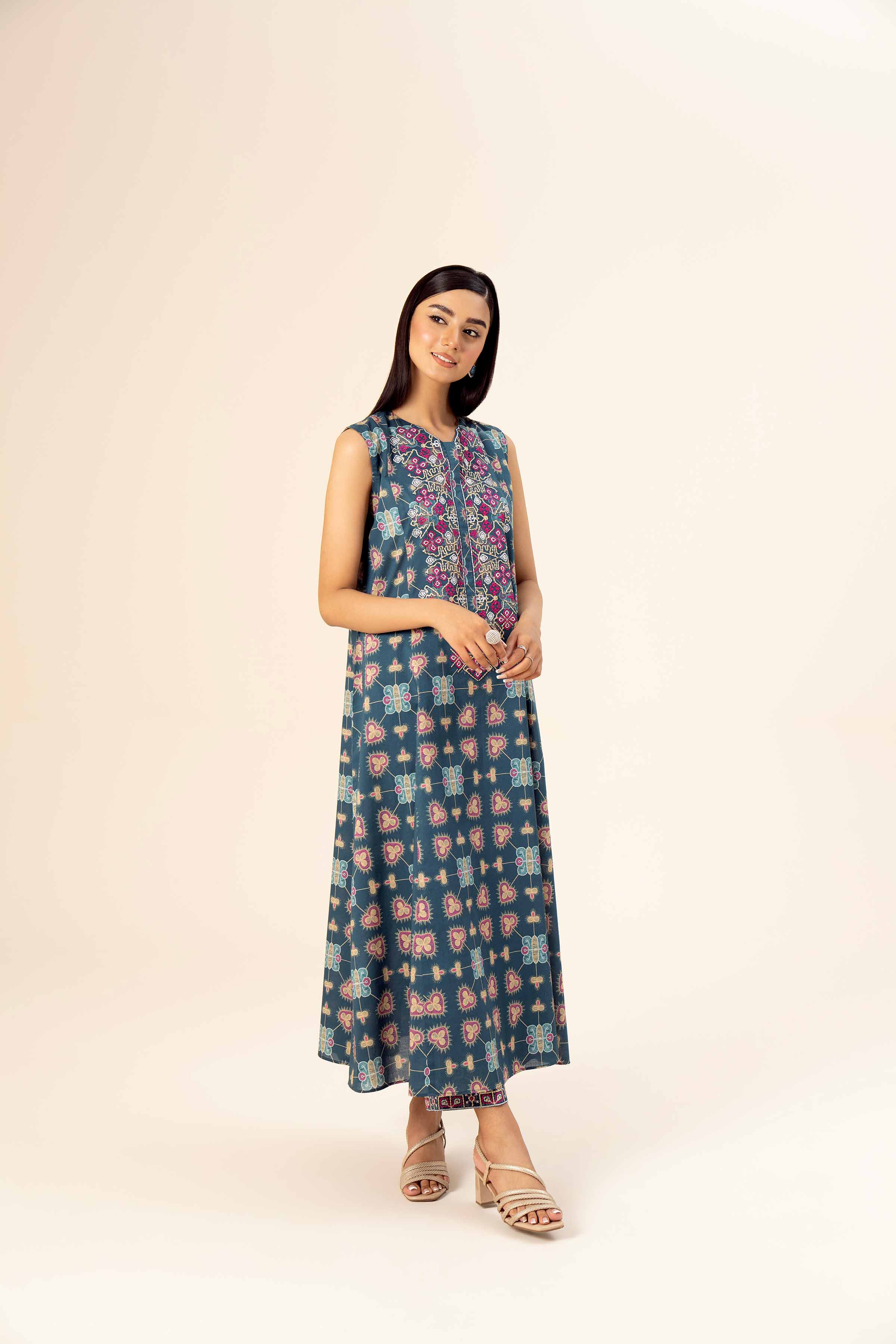 2 Piece - Printed Embroidered Suit - 42402082