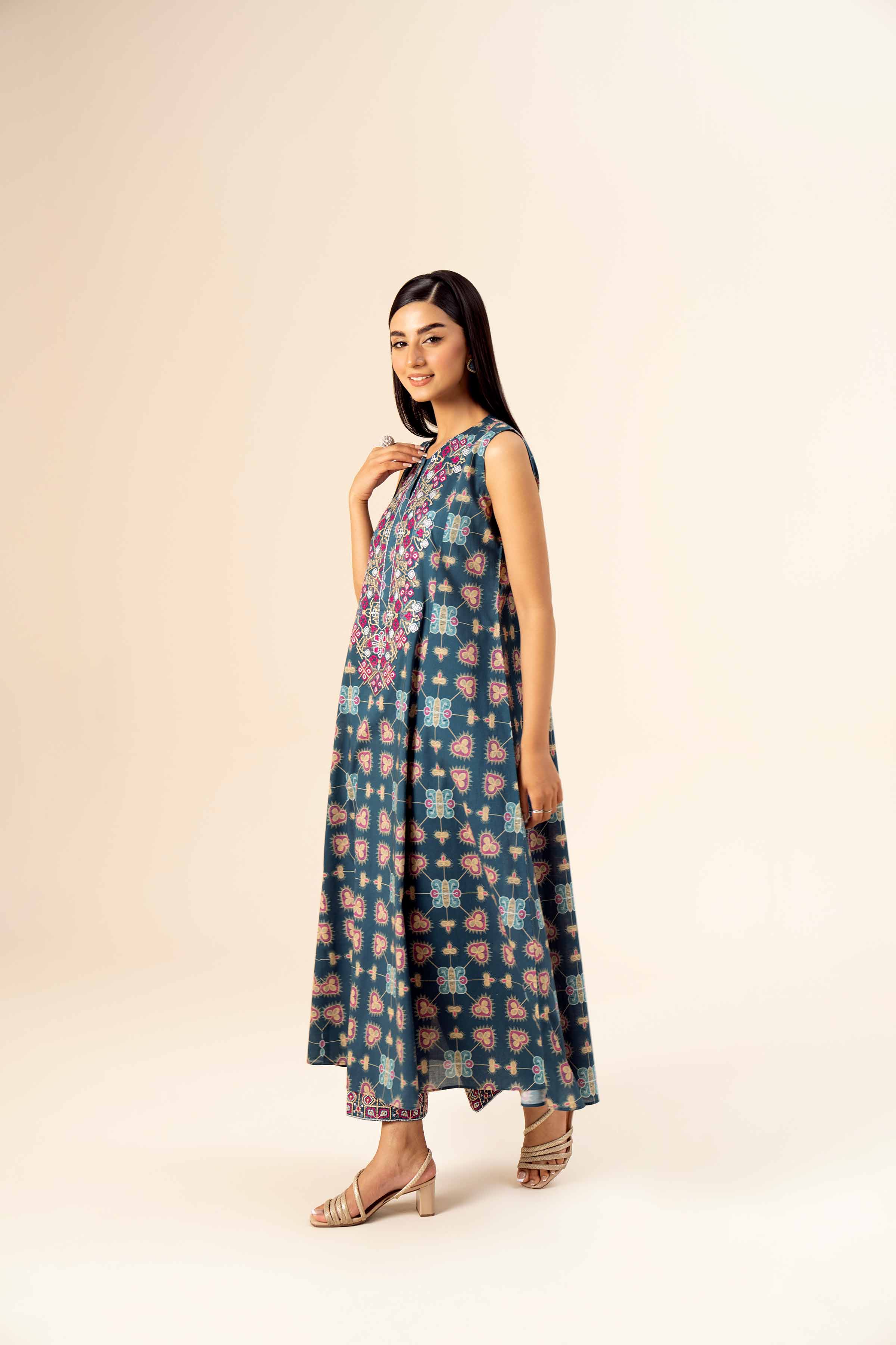 2 Piece - Printed Embroidered Suit - 42402082