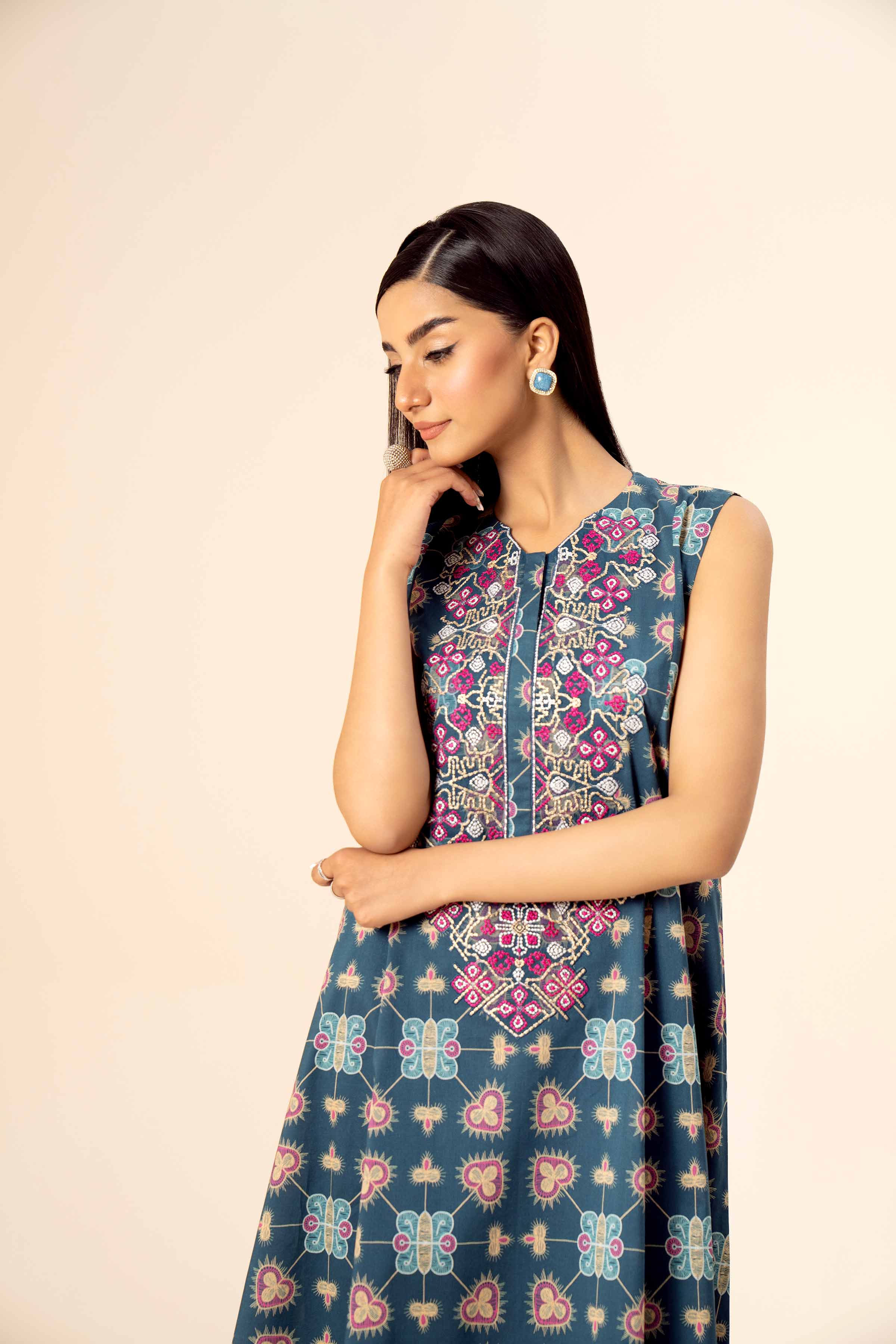 2 Piece - Printed Embroidered Suit - 42402082