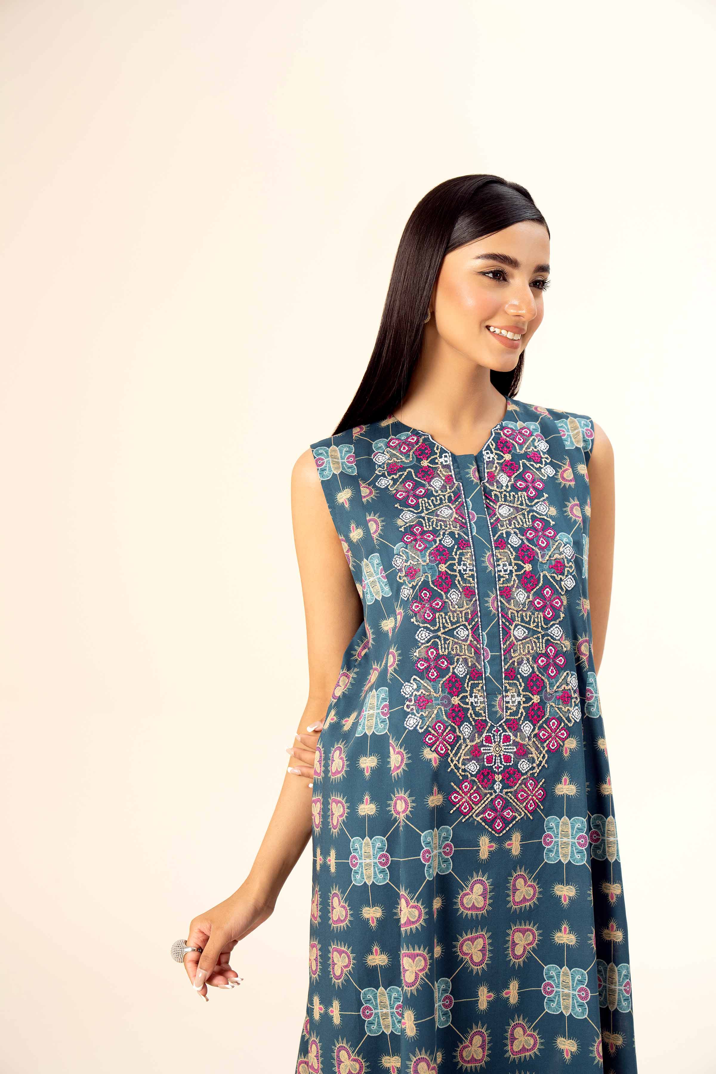 2 Piece - Printed Embroidered Suit - 42402082