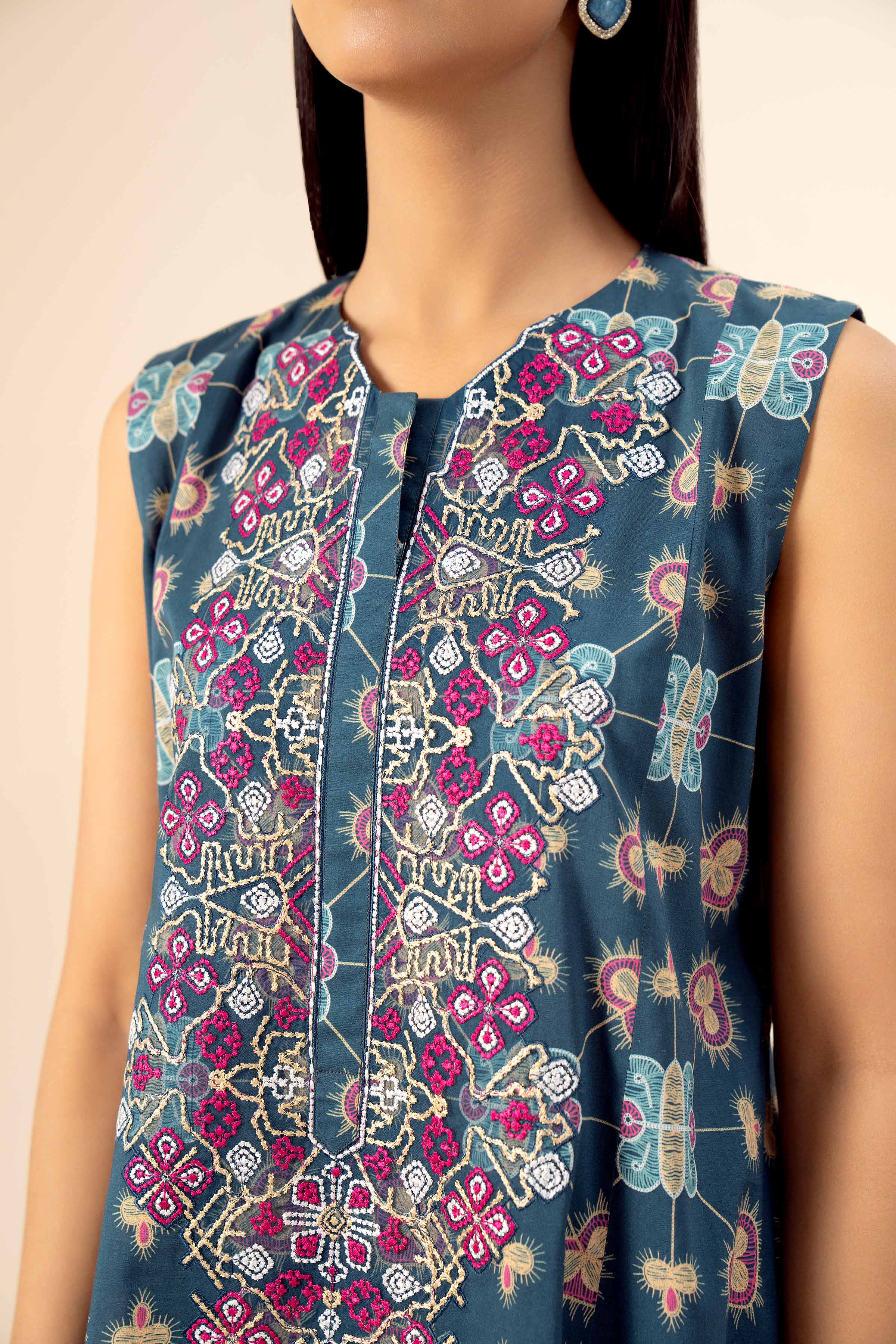 2 Piece - Printed Embroidered Suit - 42402082