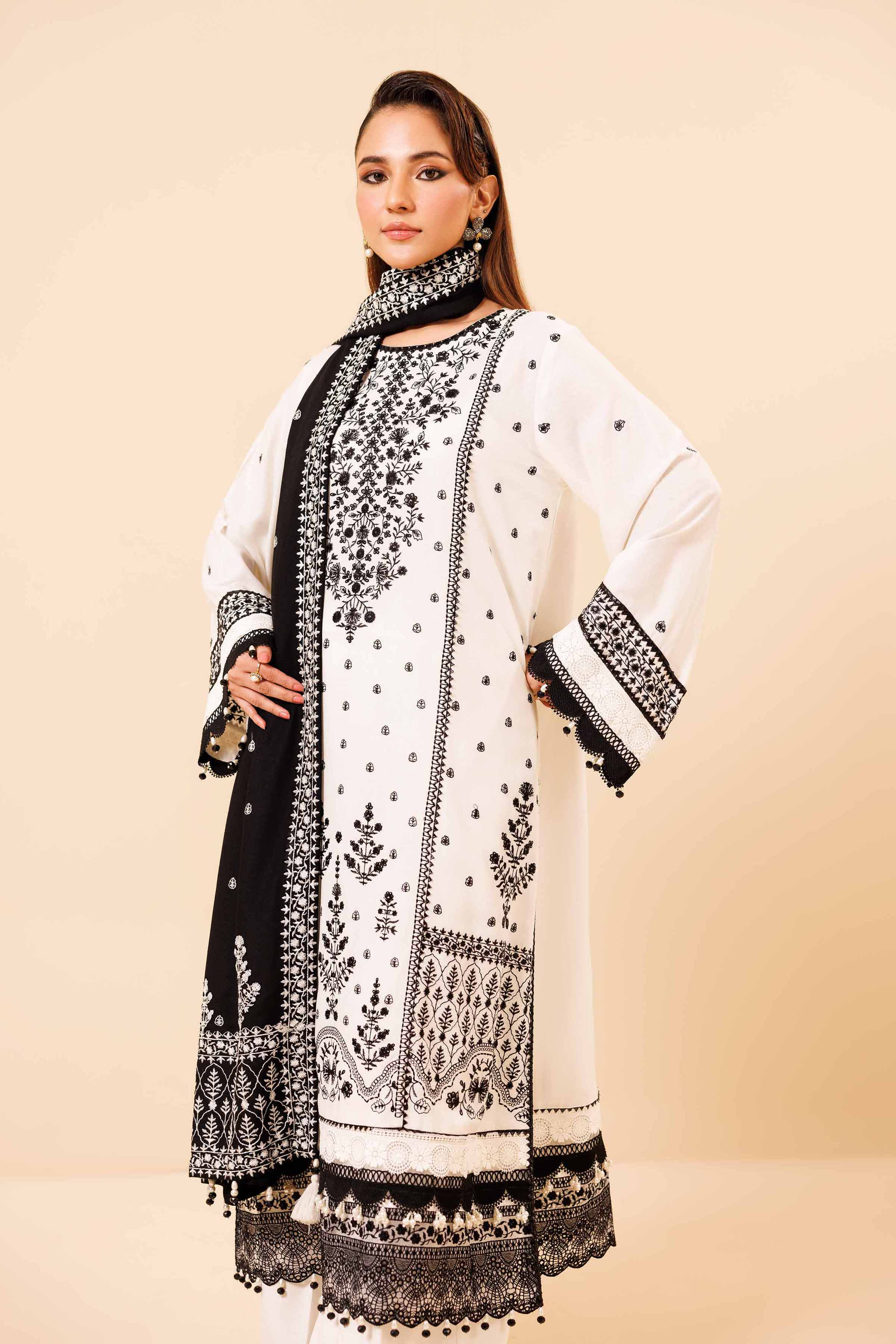 3 Piece - Embroidered Suit - 42404368