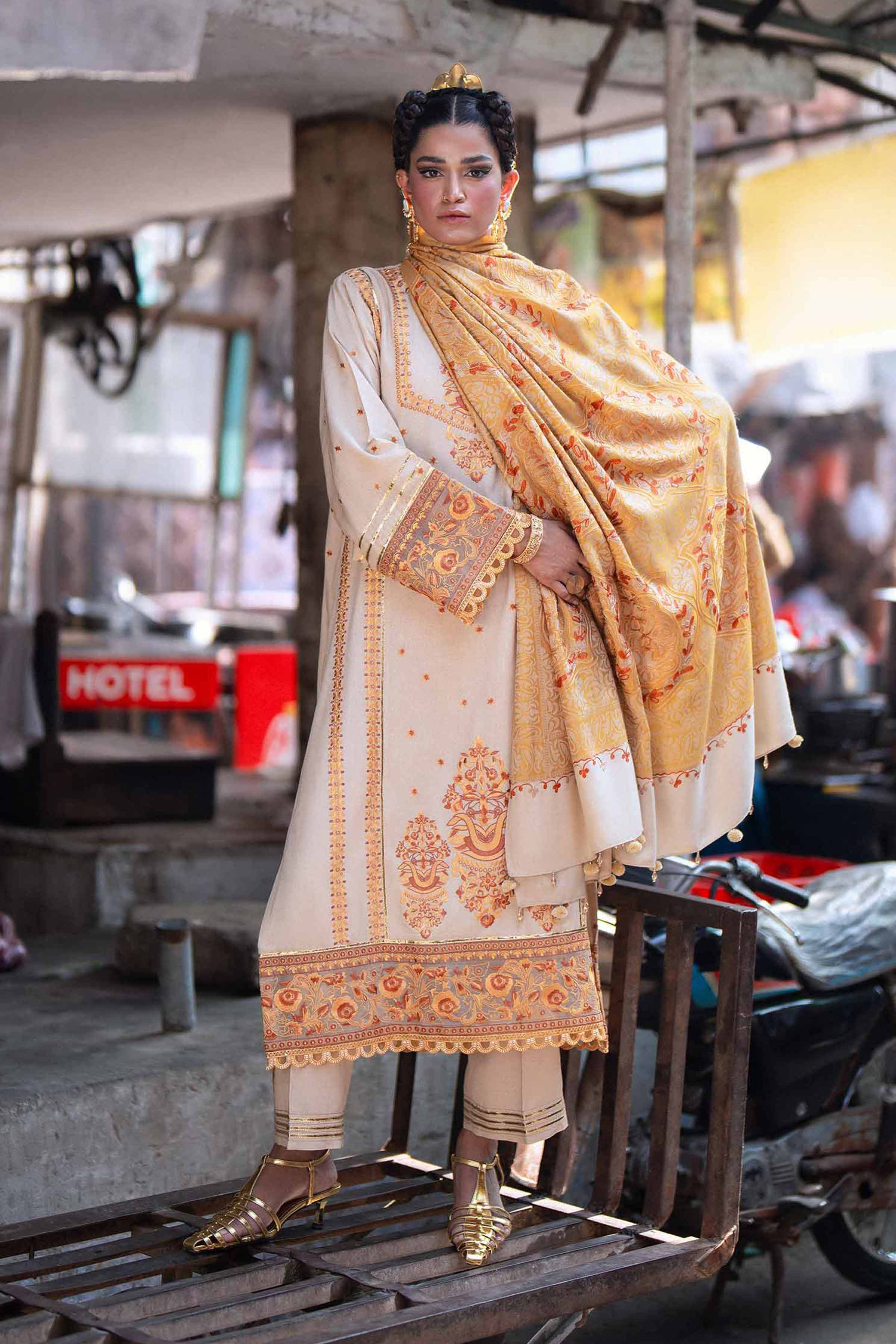 3 Piece - Embroidered Suit - 42404379
