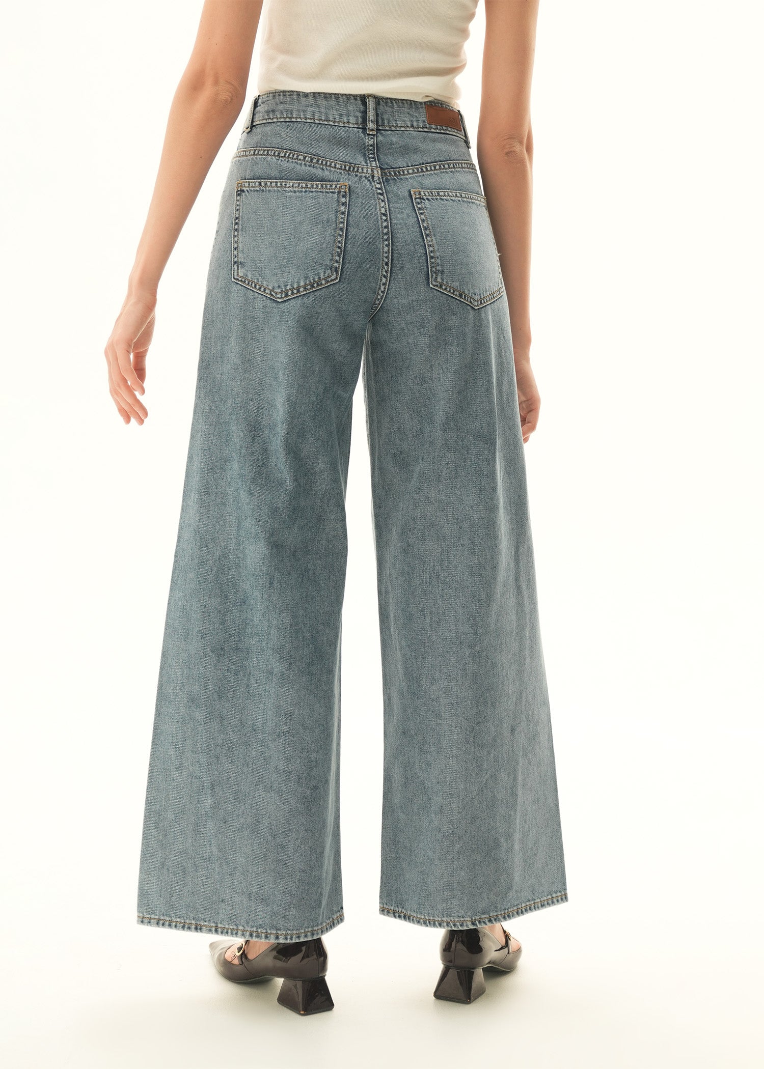 Wide Leg Jeans - KOA