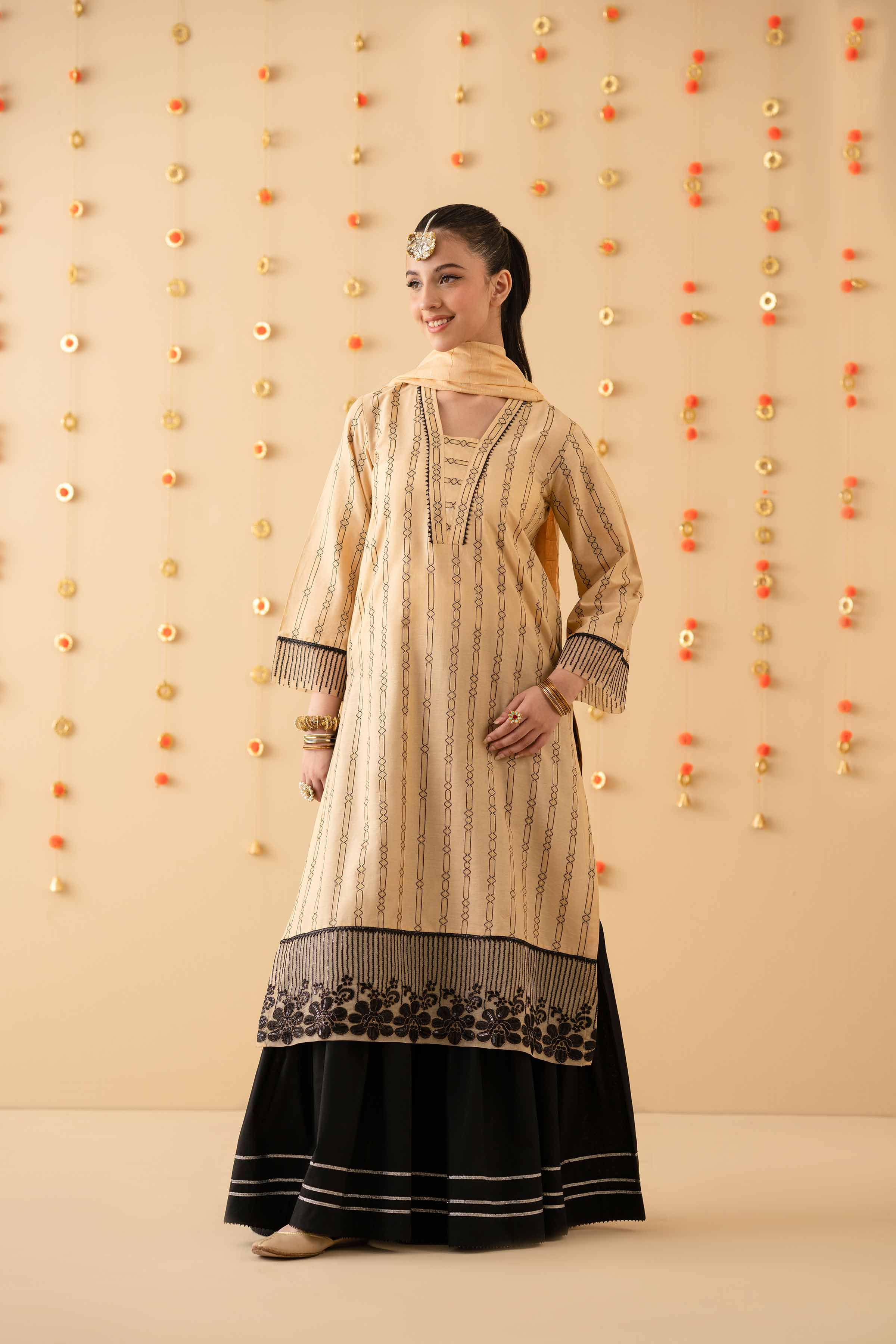 2 Piece - Embroidered Suit - PE25-231