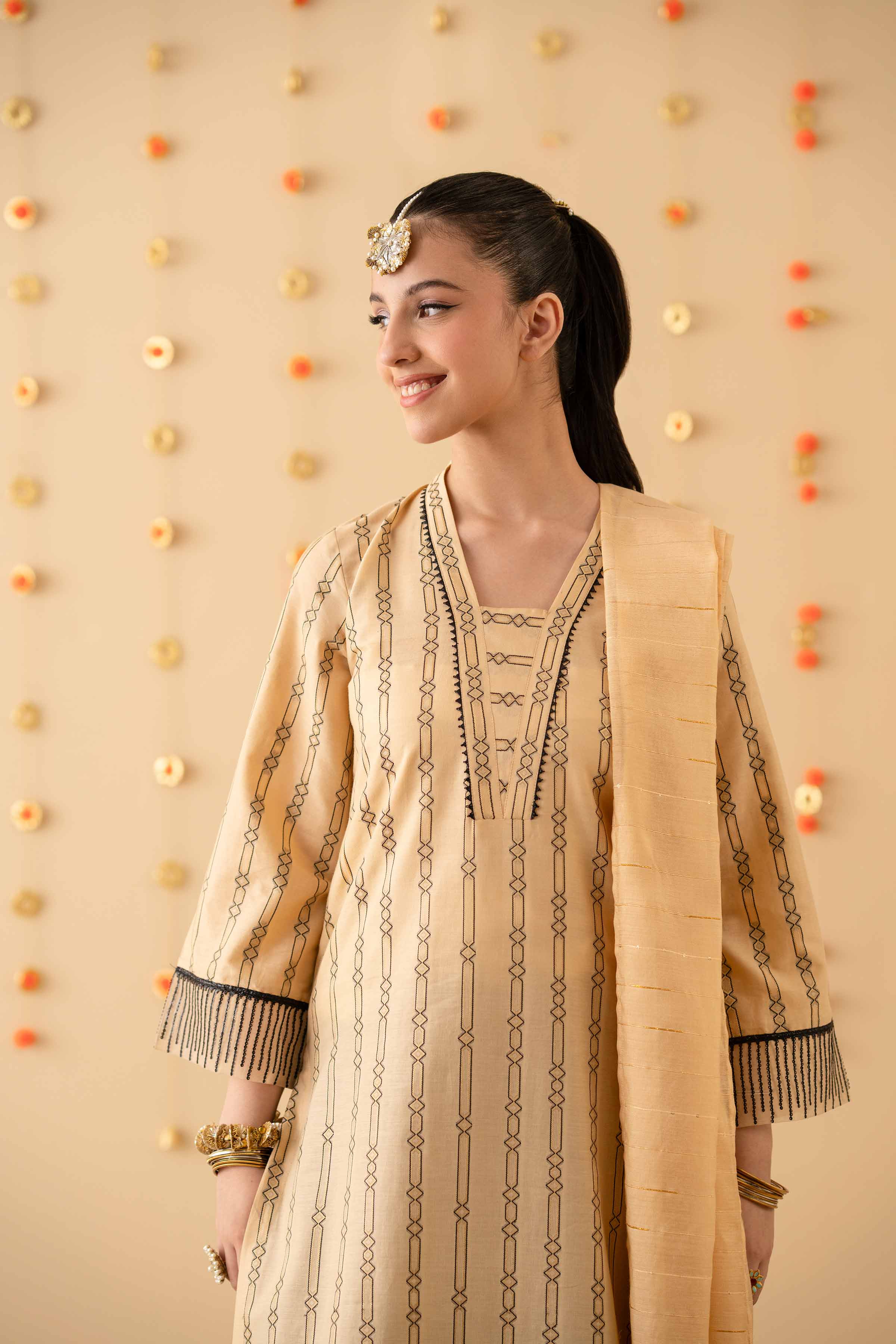 2 Piece - Embroidered Suit - PE25-231