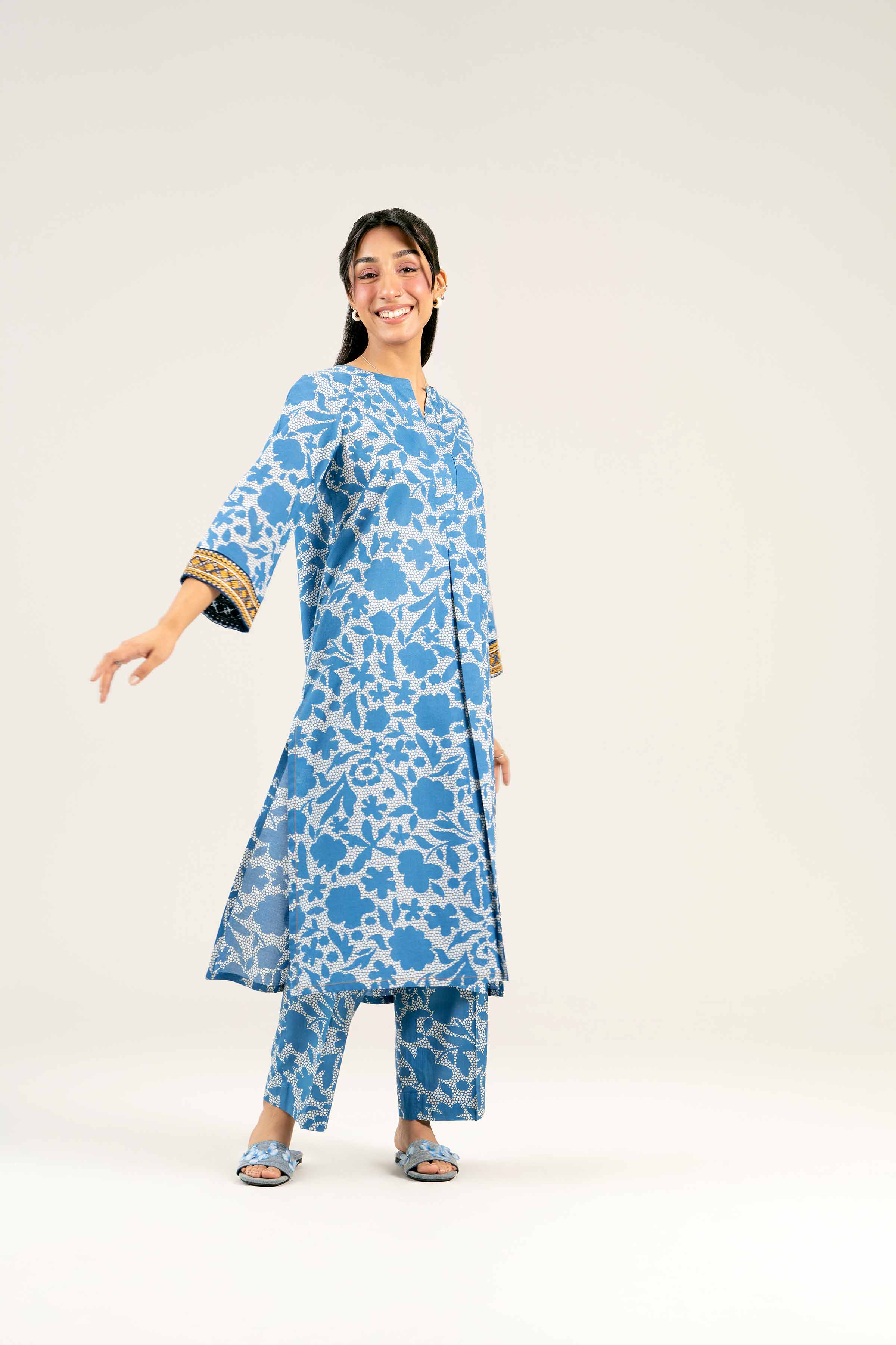 2 Piece - Printed Embroidered Suit - PS25-31