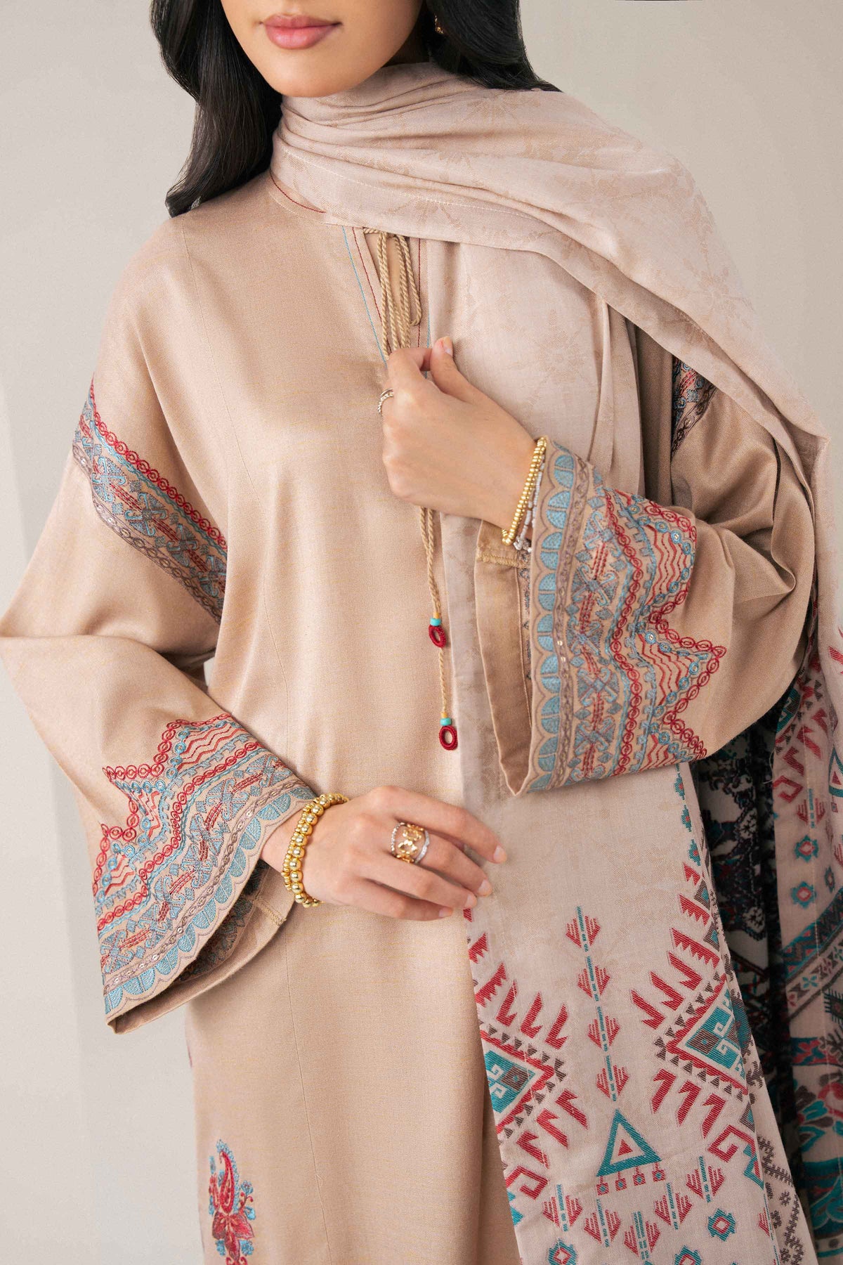 Buy beige embroidered 2-piece suit - embroidery close-up | Nishat USA