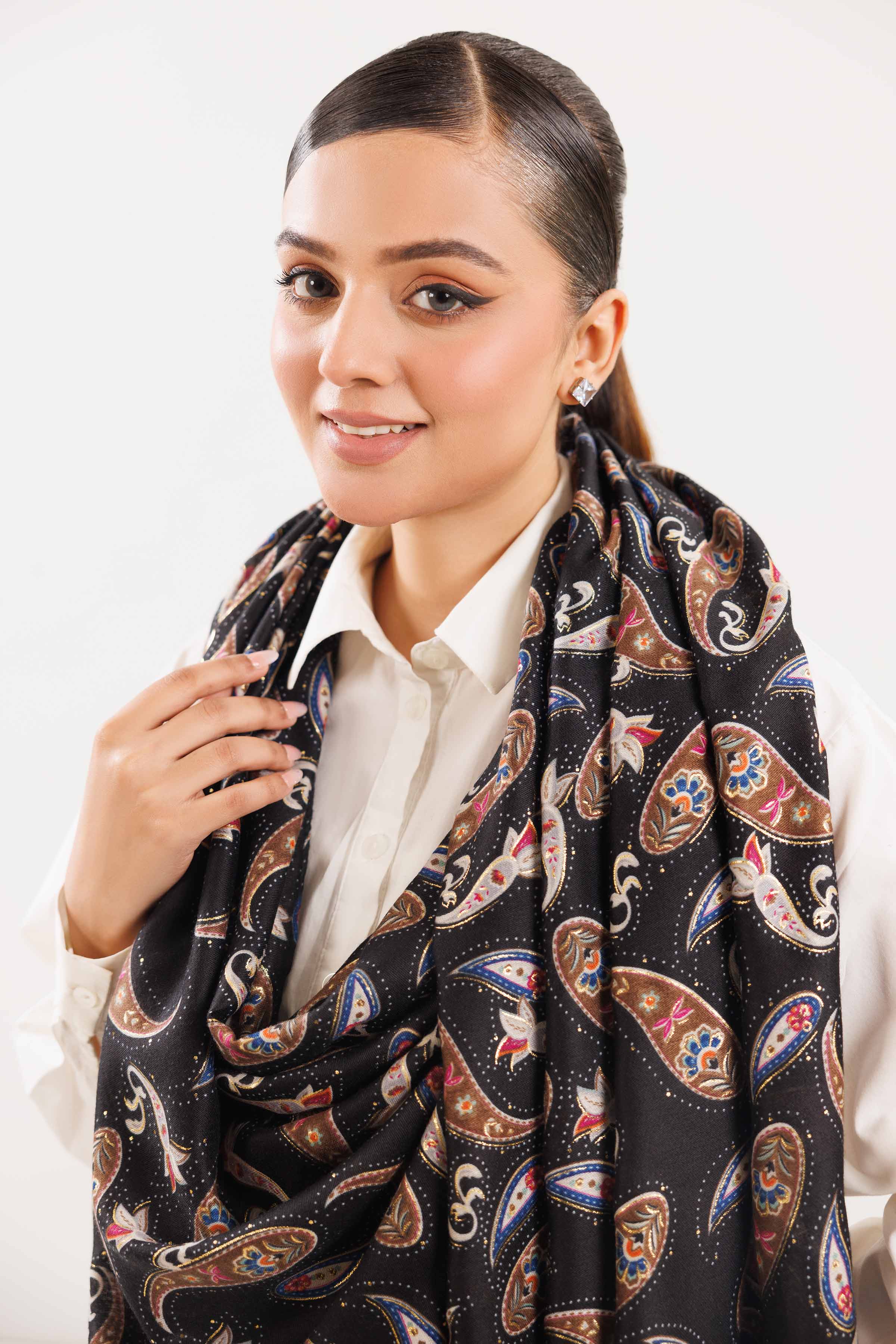 Black Women Scarf-442752103 for Women â€“ Scarf Collection | Nishat | Shop Online