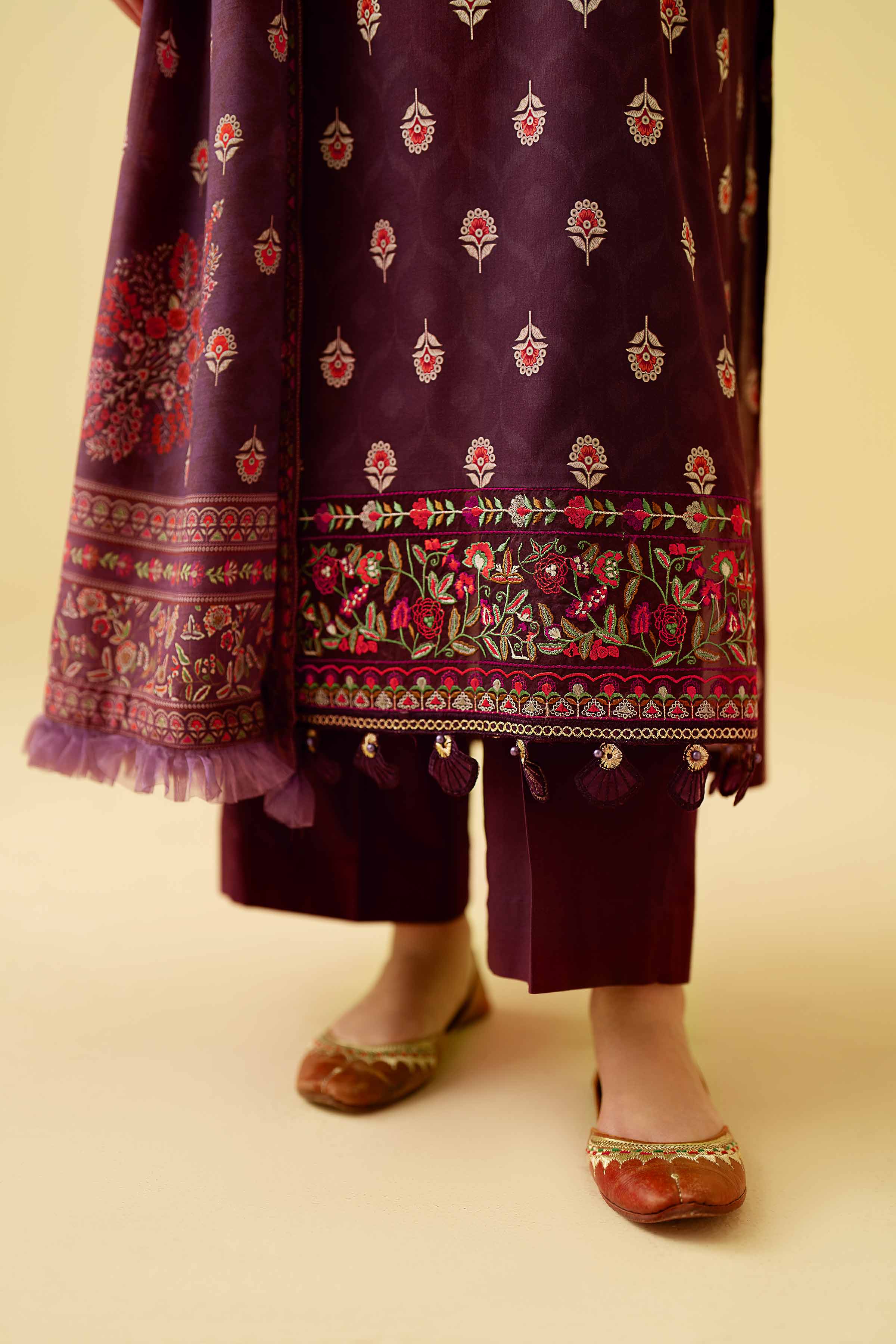 2 Piece - Printed Embroidered Suit - 42401575