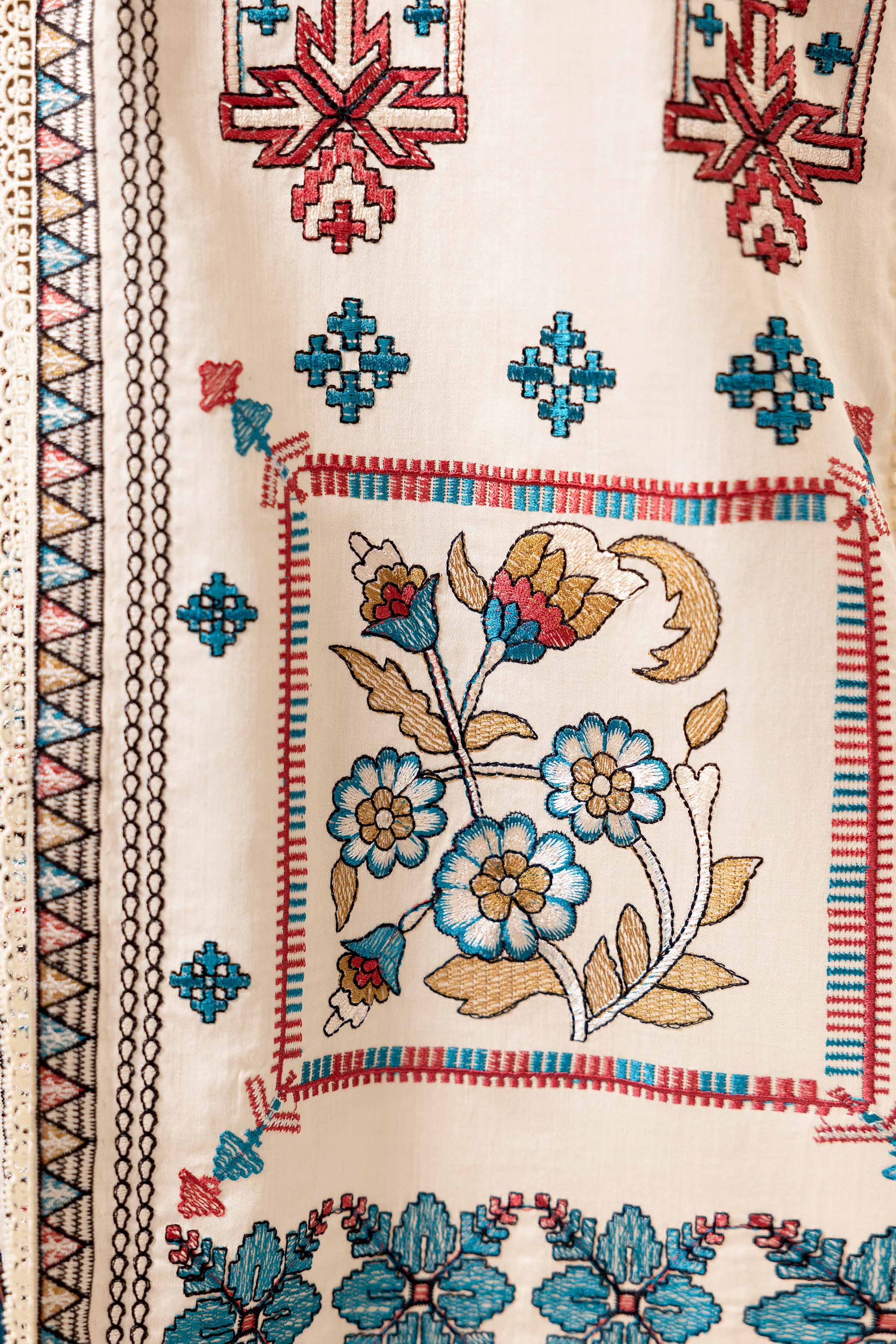 3 Piece - Embroidered Suit - 42402182