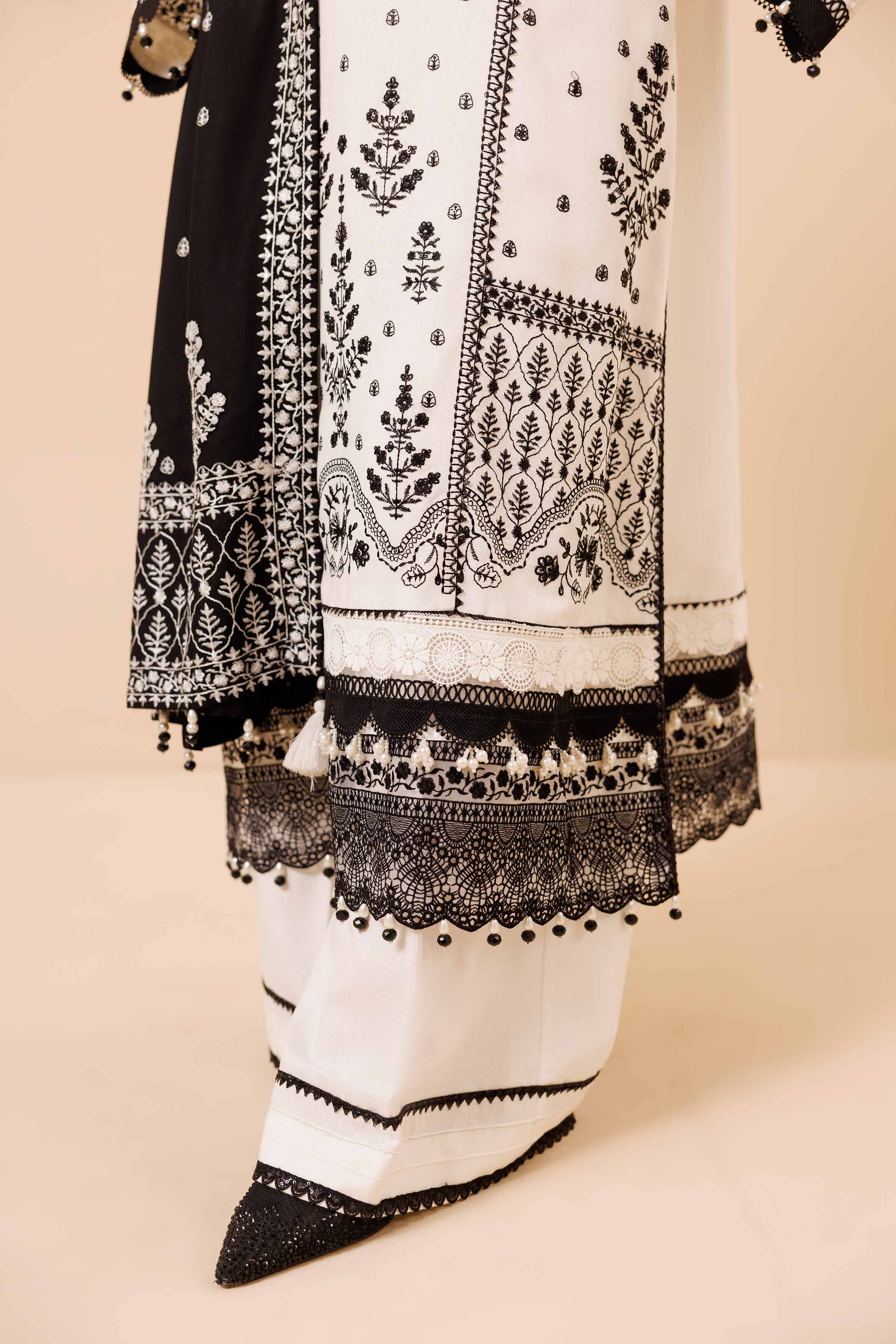 3 Piece - Embroidered Suit - 42404368