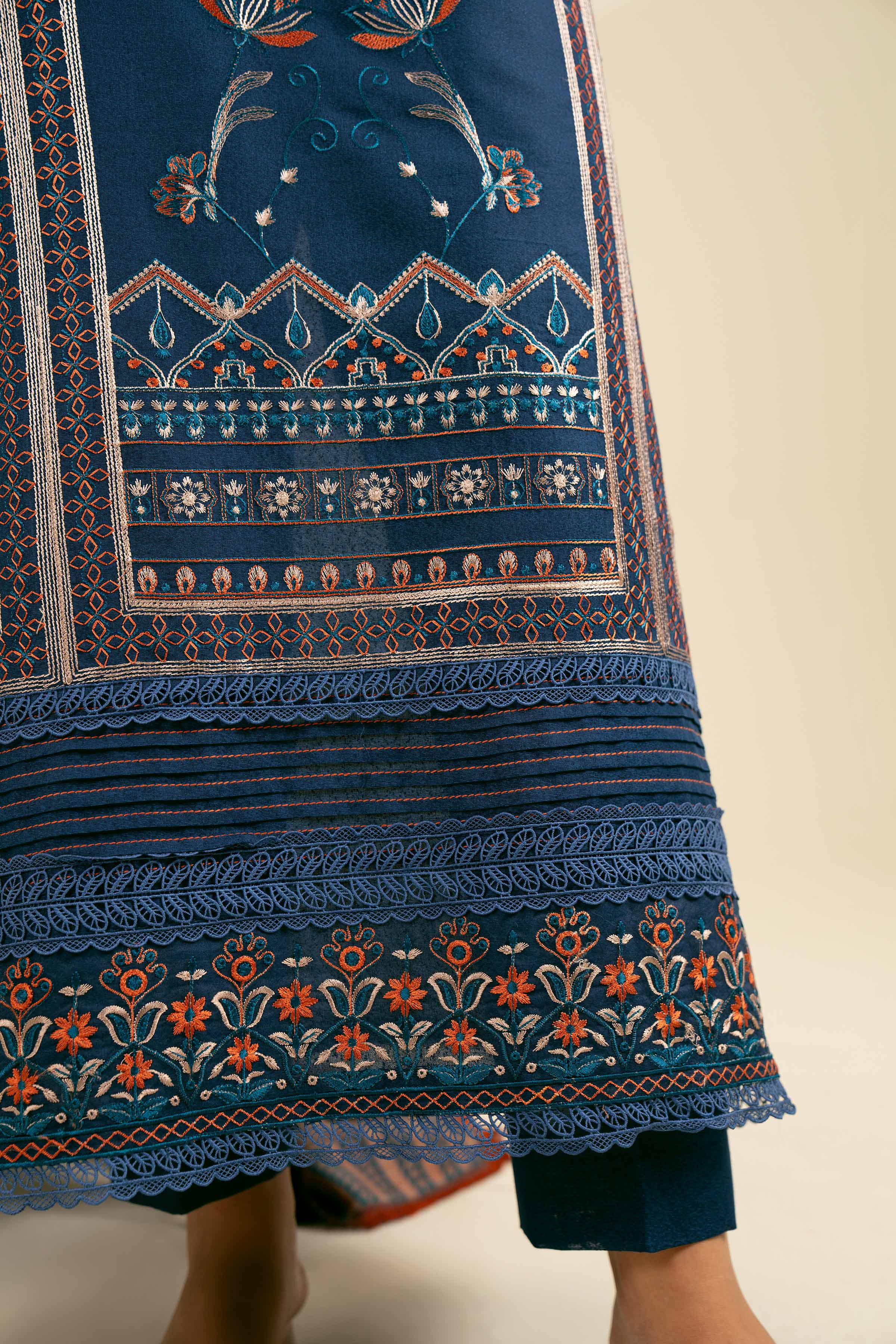 3 Piece - Embroidered Suit - 42404386