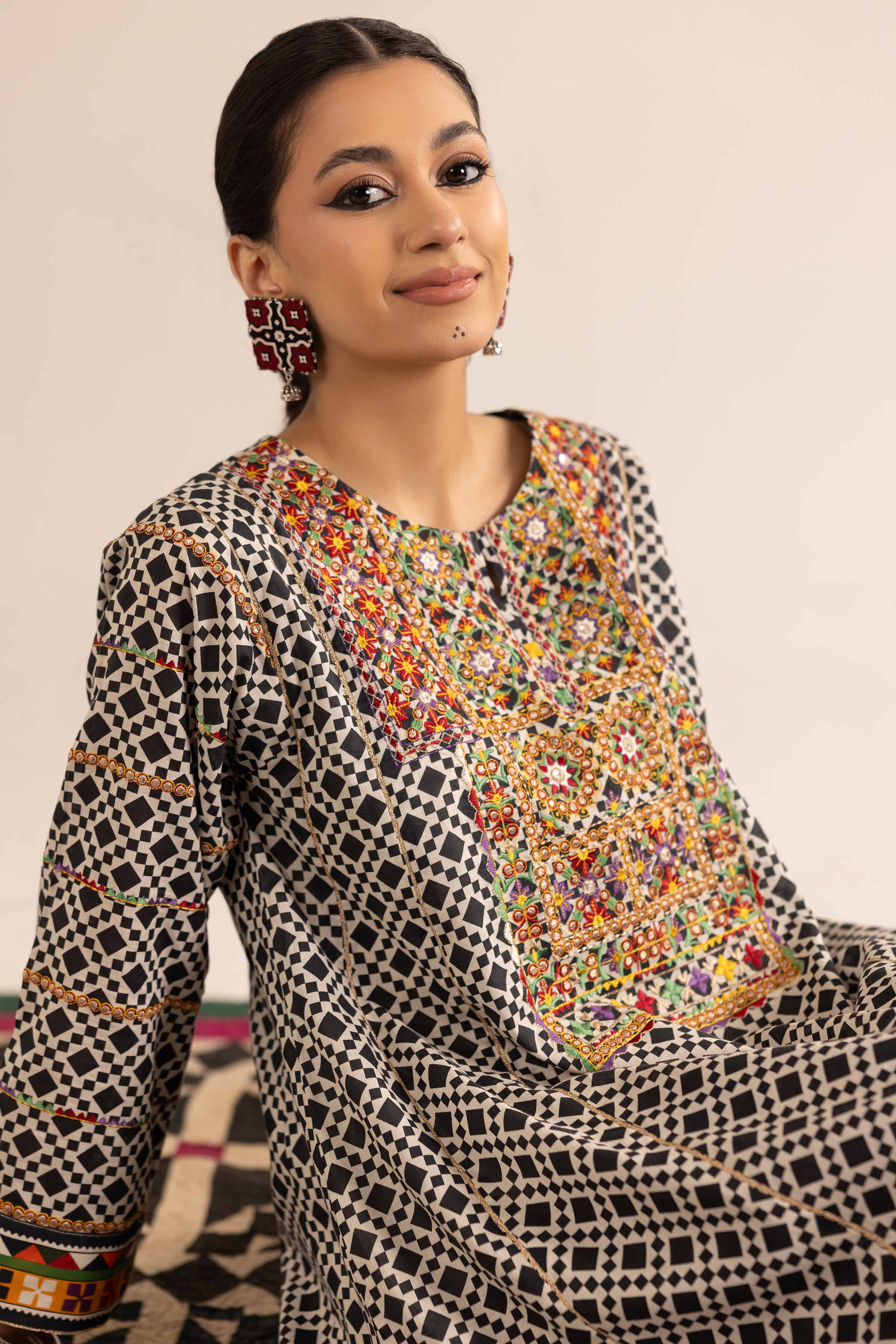 2 Piece - Printed Embroidered Suit - PE25-147
