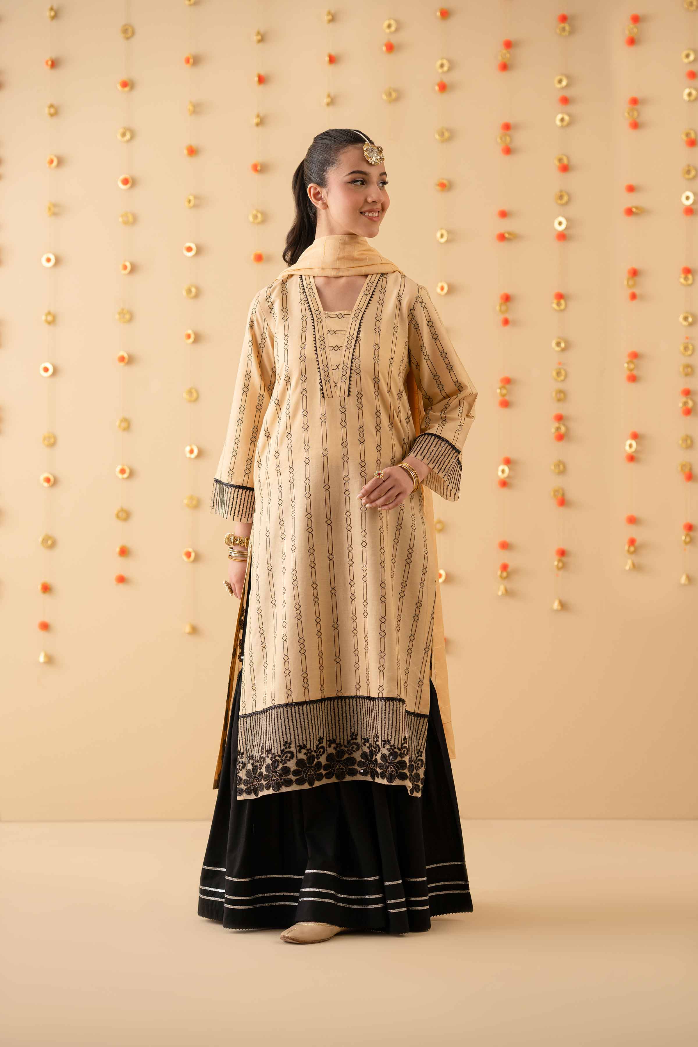 2 Piece - Embroidered Suit - PE25-231