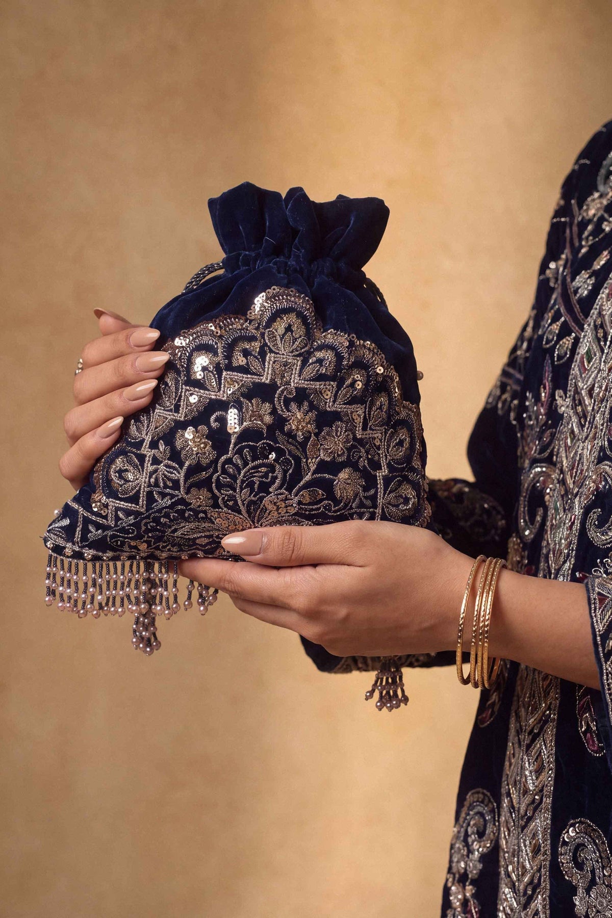 EMBROIDERED POUCH - ST1PE-BOUT26WV1-6
