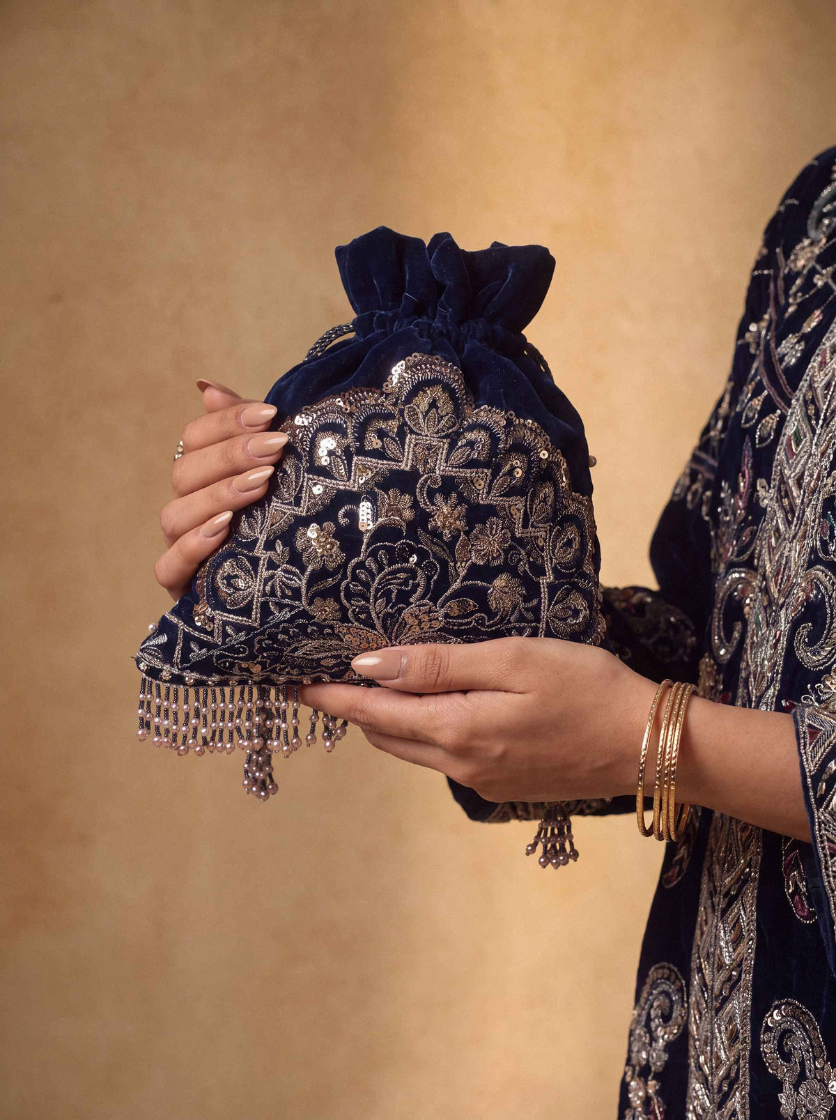 EMBROIDERED POUCH - ST1PE-BOUT26WV1-6 for Women - Boutique Collection | Nishat | Shop Online 