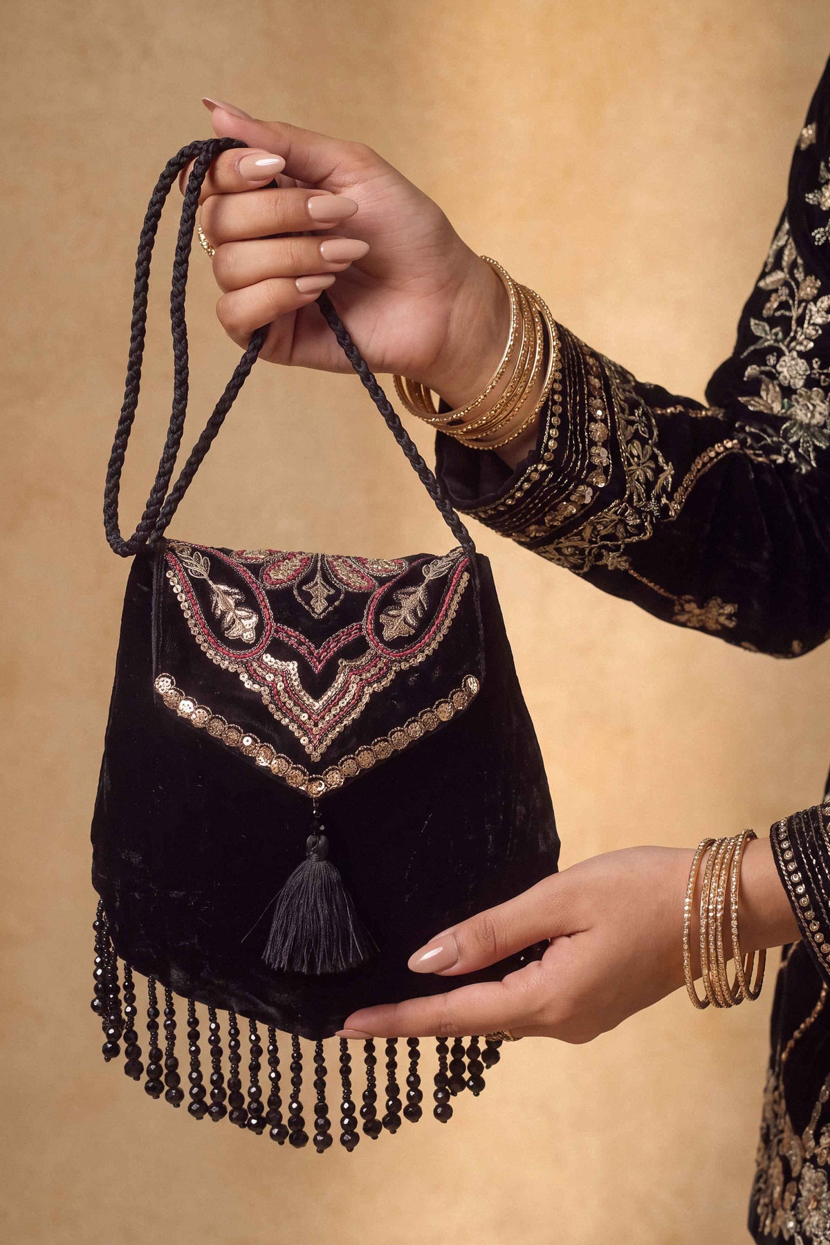 Embroidered Pouch - ST1PE-BOUT26WV1-4